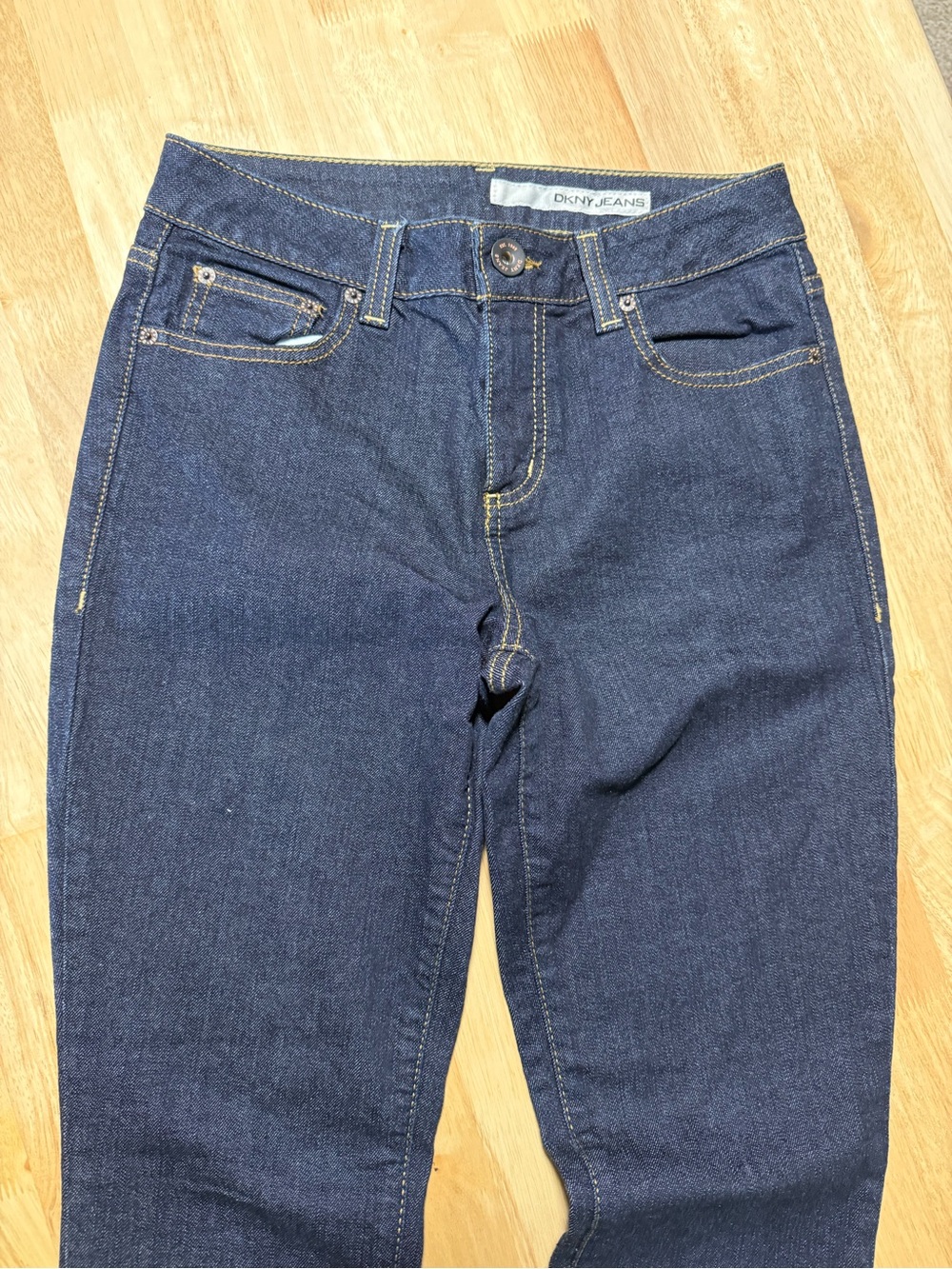 Women’s DKNY Jeans Size 6 Dark Wash Straight Leg Denim Pants
